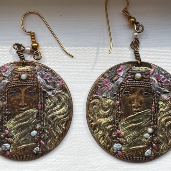 Earrings - Picture 1 of 4